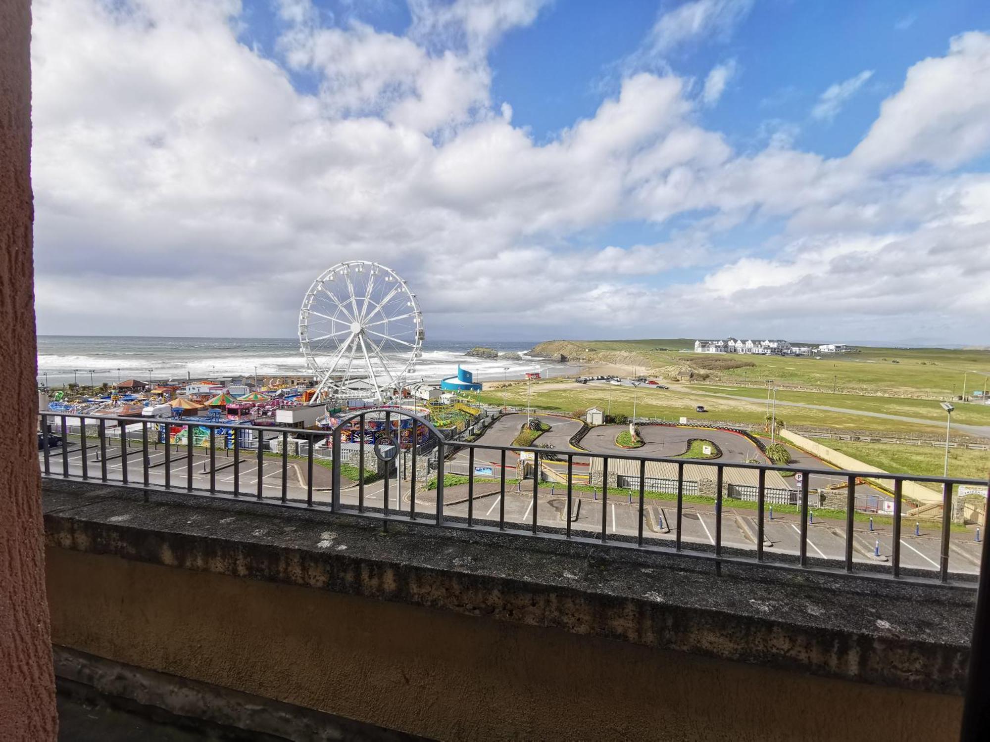 Апартаменты Palm Cove Bundoran Luxurious Sea View Balcony Free Wifi Netflix Sleeps 5 Экстерьер фото